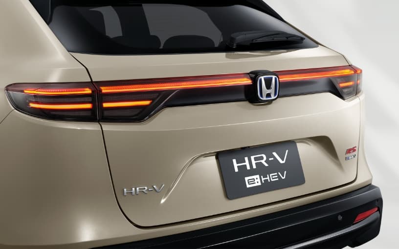 ไฟท้ายใหม่แบบ Full LED สี Smoke ให้ภาพลักษณ์พรีเมียม