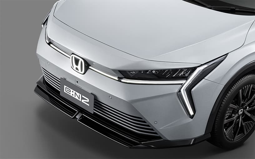 ไฟหน้าแบบ LED และ H-mark พร้อมไฟเรืองแสง