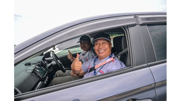 คุณมานพ ขุนนิล ลูกค้าเจ้าของรถยนต์ ฮอนด้า ซิตี้ แฮทช์แบ็ก